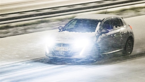 Spekgladde wegen door sneeuw en ijsregen: het wordt 'tricky' in het zuidoosten van Nederland