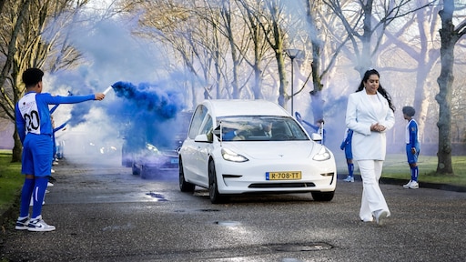 Erehaag en vuurwerk: naasten nemen afscheid van 12-jarige Gianny-Davey