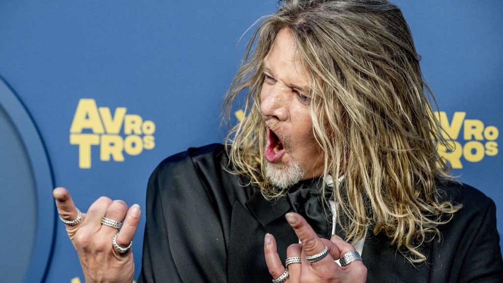 Tygo Gernandt zet schaar in lange lokken na turbulente periode: 'Ik zie verdriet'