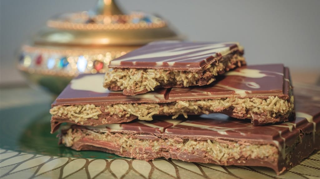 Duitse marechaussee houdt vrouw aan met 90 kilo Dubai-chocolade in koffers