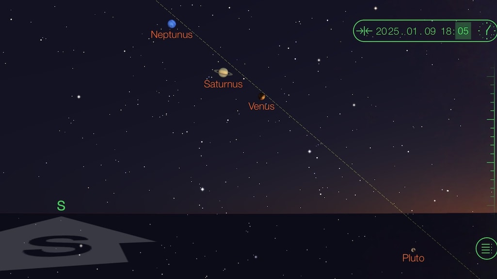 In het zuidwesten, daar waar de zon ondergaat, zijn Saturnus en Venus te zien.