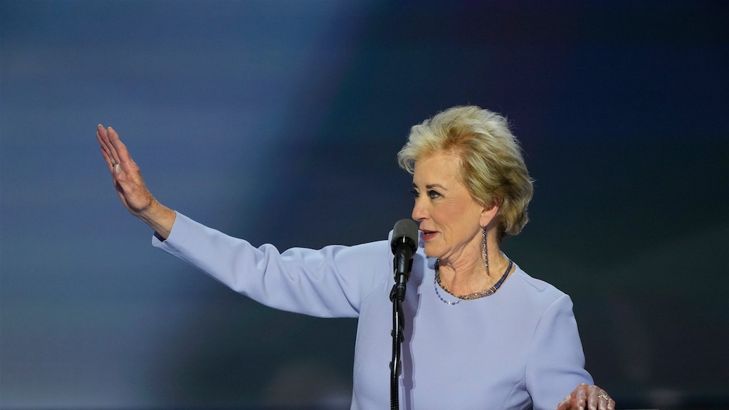 Linda McMahon tijdens de Republikeinse conventie in juli vorig jaar