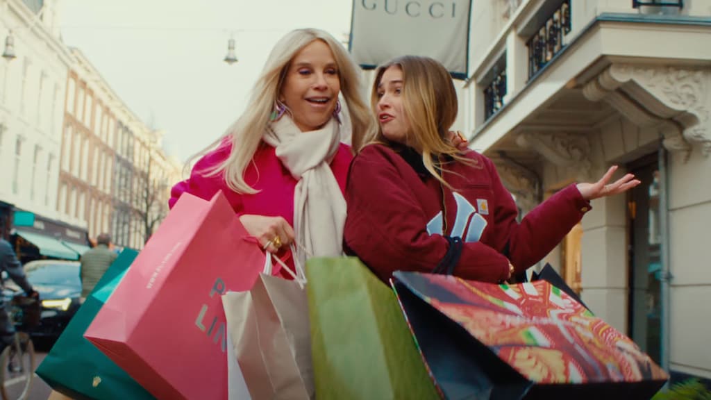 Linda de Mol troost Roxy Dekker in videoclip: 'Die klootzak'