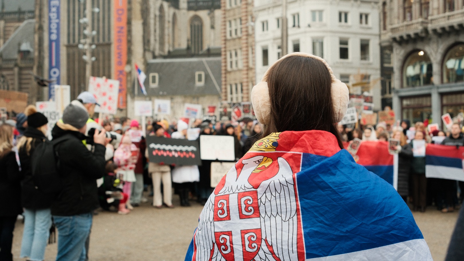 Protestgolf in Servië en ook in Nederland gaan Serviërs de straat op tegen corruptie