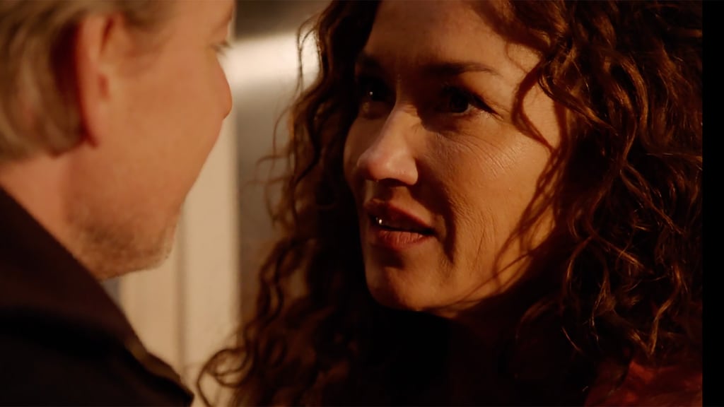 Jessica en Julian delen passionele zoen bij rendez-vous in GTST