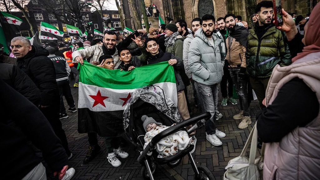 Syriërs in Nederland vierden feest na de val van het Assad-regime, maar tegelijkertijd heerst er veel onduidelijkheid over de toekomst van Syrië