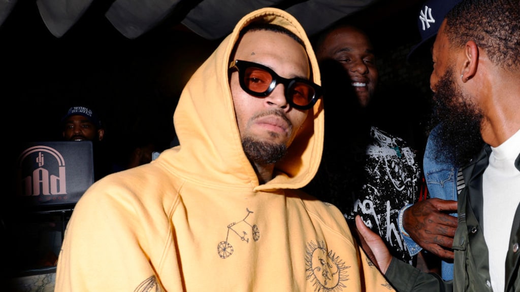 Chris Brown klaagt Warner Bros. aan over docuserie: 'Ik ben geen verkrachter'