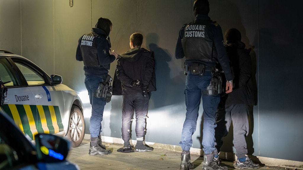 Veel minder drugs in Rotterdamse haven, smokkelaars kiezen vaker voor andere landen