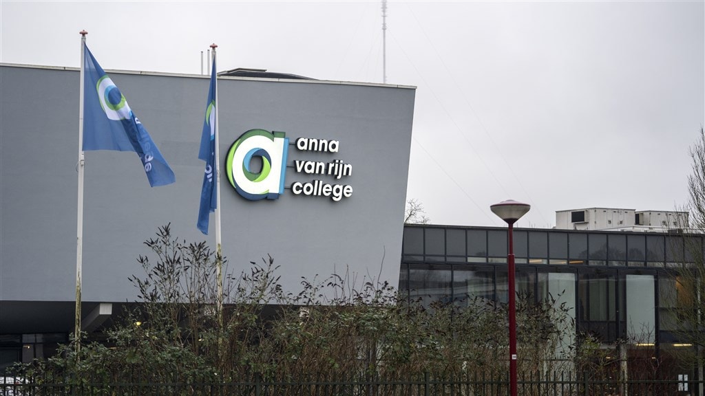 De school in Nieuwegein waar de jongen die deze week overleed op het VWO zat.