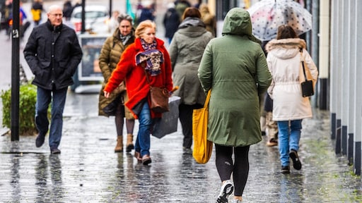 Grijs en nat weer, alleen het westen ziet vandaag waarschijnlijk de zon