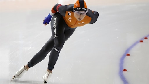Schaatsster Joy Beune pakt wereldbekerzege op 5000 meter in Calgary