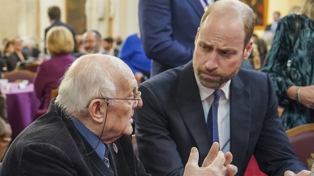 Prins William in gesprek met Holocaust-overlevende Alfred Garwood