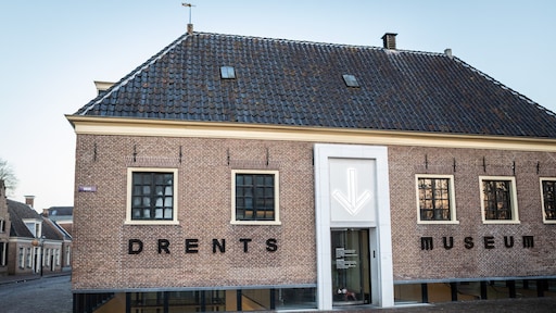 Politie doorzoekt woning Heerhugowaard in speurtocht naar kunstschatten Assen