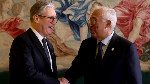 Toenadering gezocht: Britse premier prikt vorkje mee met EU-leiders