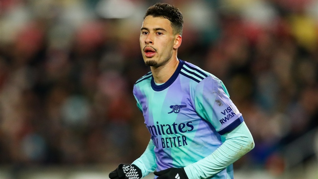 Gabriel Martinelli van Arsenal, met 'Visit Rwanda' op zijn arm.