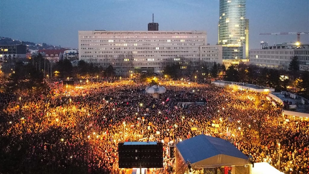 Een luchtfoto van het protest in Bratislava op 24 januari.