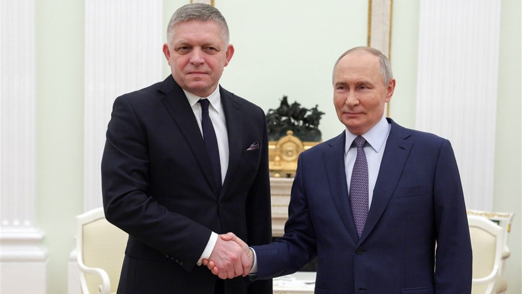 Slowaken massaal de straat op: druk op pro-Russische Fico neemt rap toe