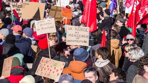 Honderdduizenden Duitsers demonstreren tegen AfD