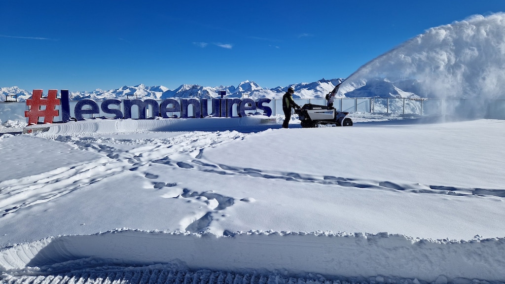 Een dikke laag verse sneeuw.