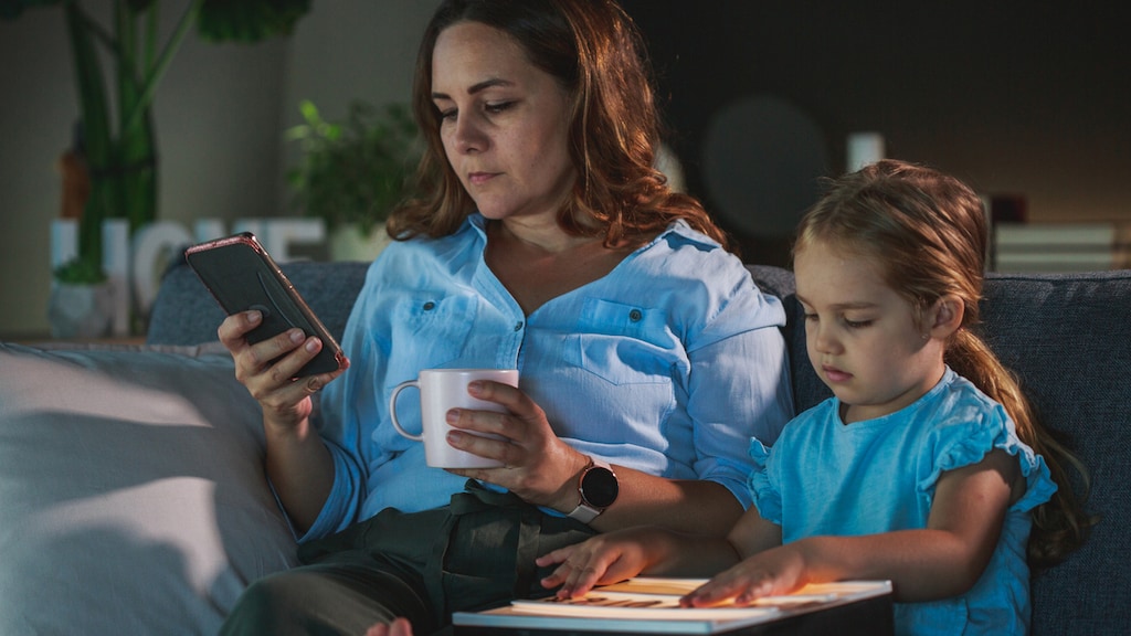Moeder Sanne is snel afgeleid: 'Geef ik mijn kind te weinig aandacht?'