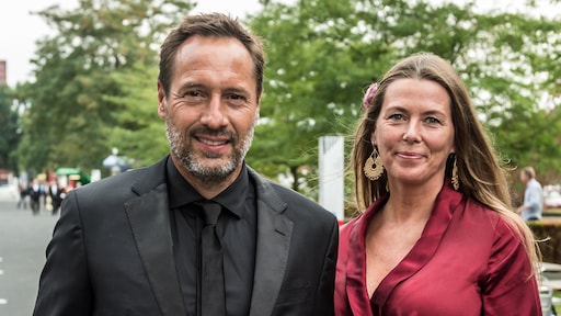 John van 't Schip deelt eerbetoon aan overleden vrouw op haar verjaardag