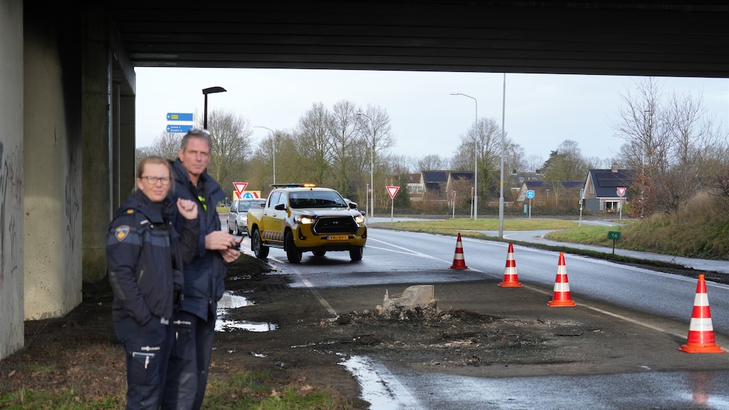 De uitgebrandde resten van het busje dat in brand is gestoken en gebruikt is bij de kunstroof in Assen