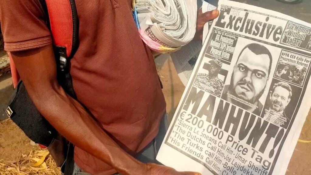 Lokale krant met tekening van Jos Leijdekkers erop