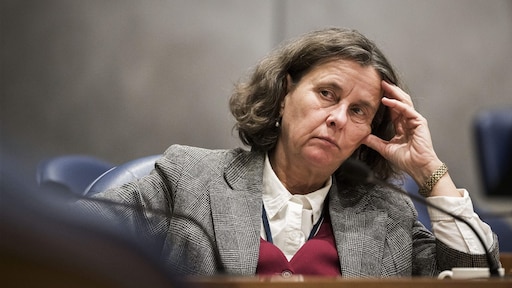 De Speld sommeert asielminister Faber en noemt terugkeerborden azc's satire