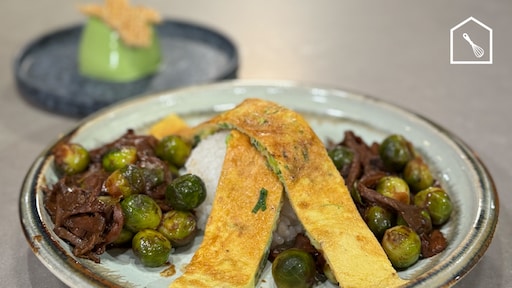 Geroosterde spruiten en paddenstoelen met bosuiomelet en rijst én matcha panna cotta