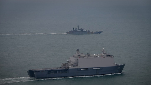 Marine begeleidt zes Russische schepen door Noordzee in strijd tegen spionage en sabotage