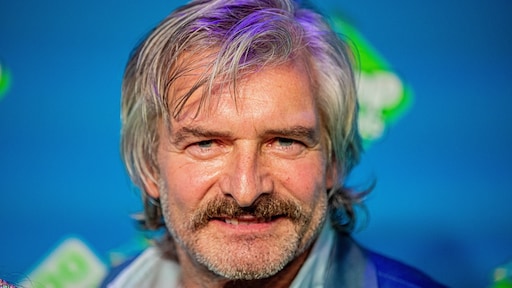 Victor Reinier ontkent geruchten wangedrag op set Flikken Maastricht