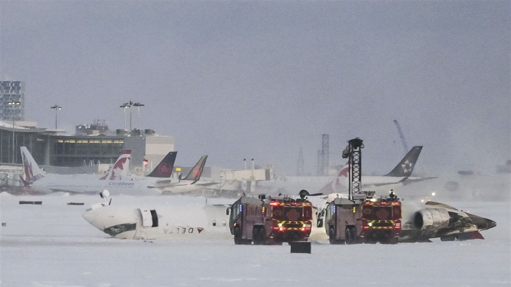 Vliegtuig Delta Airlines belandt op zijn kop in Toronto, zeker 18 gewonden