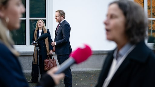 Geweerde islamitische sprekers mogen toch Nederland in