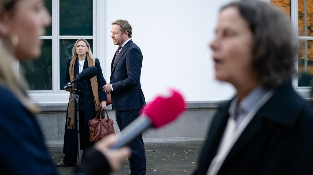 Geweerde islamitische sprekers mogen toch Nederland in