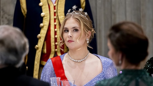 Prinses Amalia voor het eerst in koninklijke hoofdrol bij doop marineschip