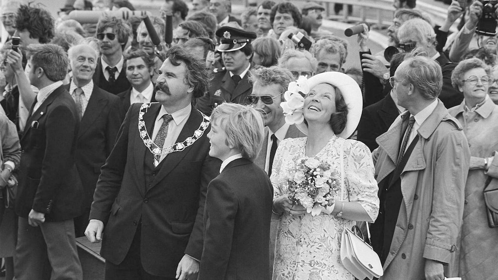 Willem-Alexander opent de nieuwe Willemsbrug in Rotterdam, in 1981.