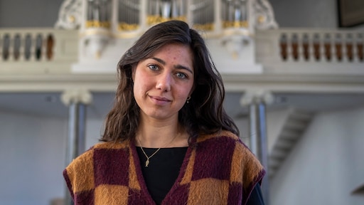 Ruth is 26 en al een jaar dominee: 'Iedereen, gelovig of ongelovig, wil liefde en vrede'