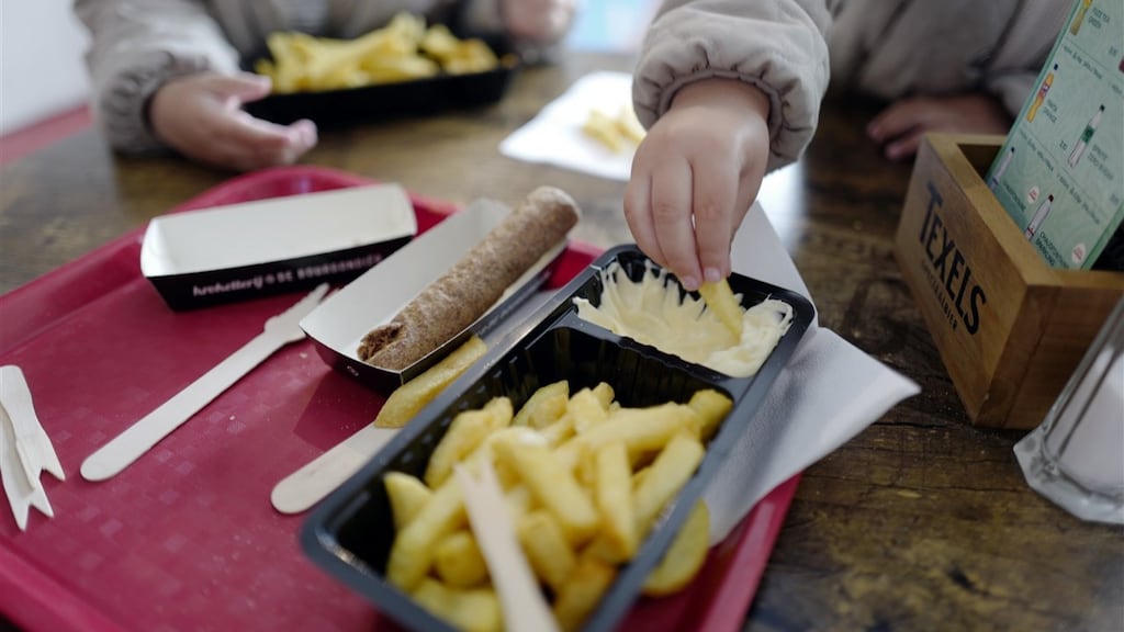 Horecabedrijven mogen nu nog zelf bepalen hoeveel extra zij rekenen voor hun plastic verpakkingen.