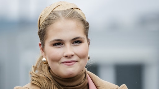 Prinses Amalia straalt tijdens eerste solo-optreden in Vlissingen