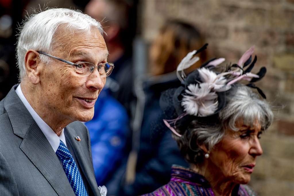 Voormalig minister Hans van den Broek (88) overleden