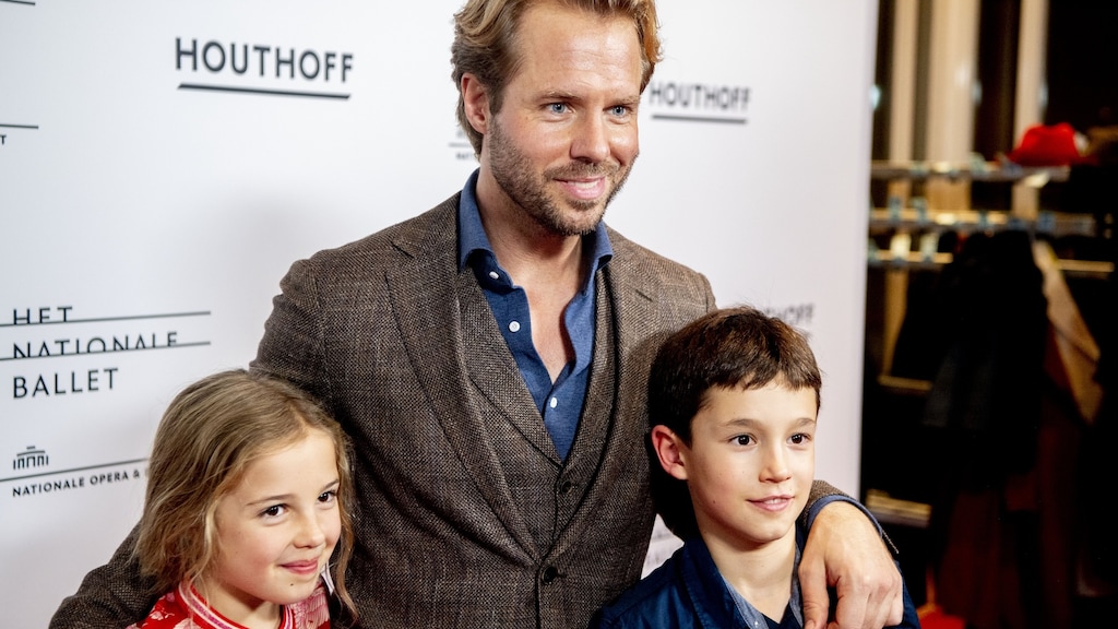 Thijs Römer en dochter Sammie vieren samen verjaardag van Katja Schuurman