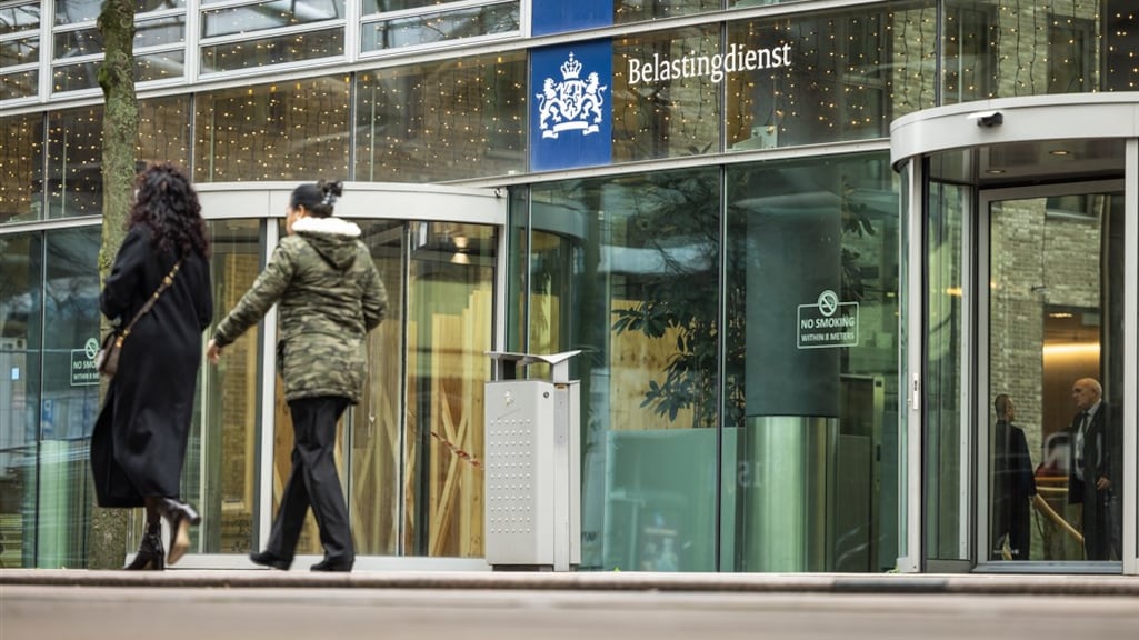 Overheid moet schuld overnemen die toeslagenmoeder bij haar ouders heeft