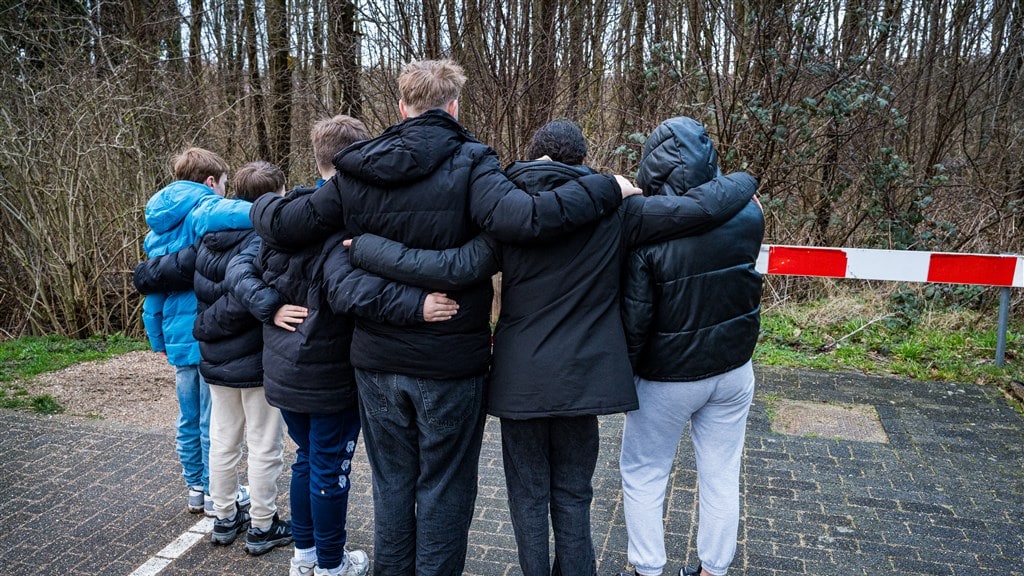 Vrienden rouwen om de dood van Joni.