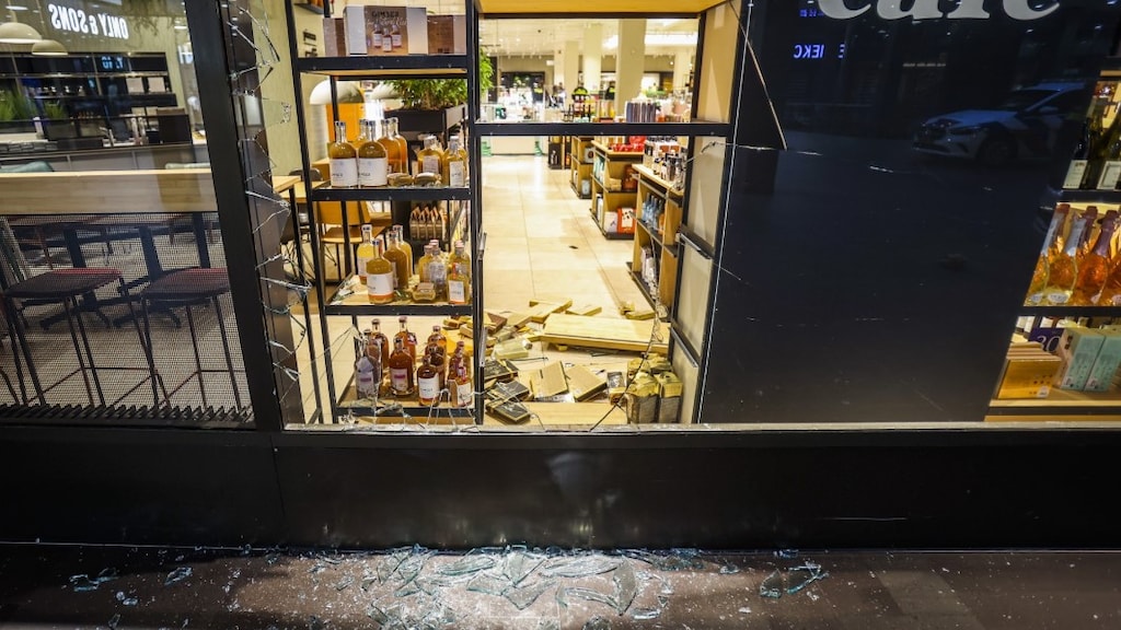 De dader of daders lieten een flinke ravage achter in Eindhoven.