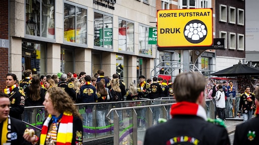 Volle binnensteden door carnaval, Tilburg en Breda weren bezoekers