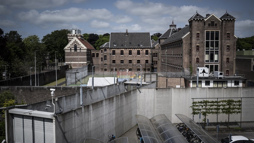 Tbs-klinieken overvol, veroordeelde wacht al twee jaar en eist bij rechter snelle behandeling