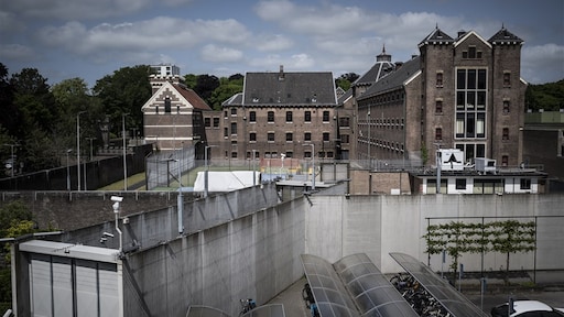 Tbs-klinieken overvol, veroordeelde wacht al twee jaar en eist bij rechter snelle behandeling