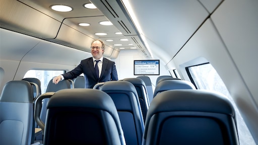 Een nieuwe trein en weer 'knalrode' cijfers voor NS: 'Ingewikkelde tijden'