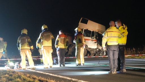 Twee doden na zware crash bij Ommen, beide bestuurders slachtoffer