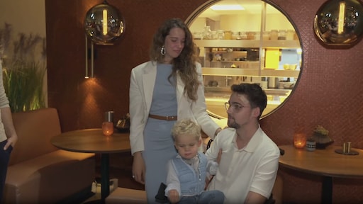 Zwangere vrouw die urenlang onder puin van ingestort hotel lag verrast in Het Familiediner